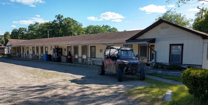 Great Escape Motor Lodge (Redwoood Motor Lodge) - Web Listing (newer photo)